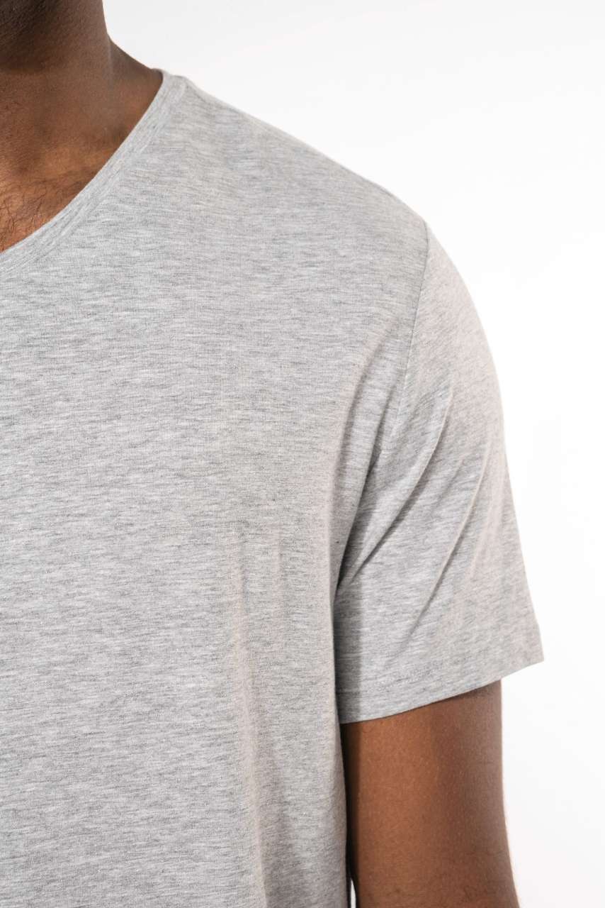 MEN'S SHORT-SLEEVED V-NECK T-SHIRT