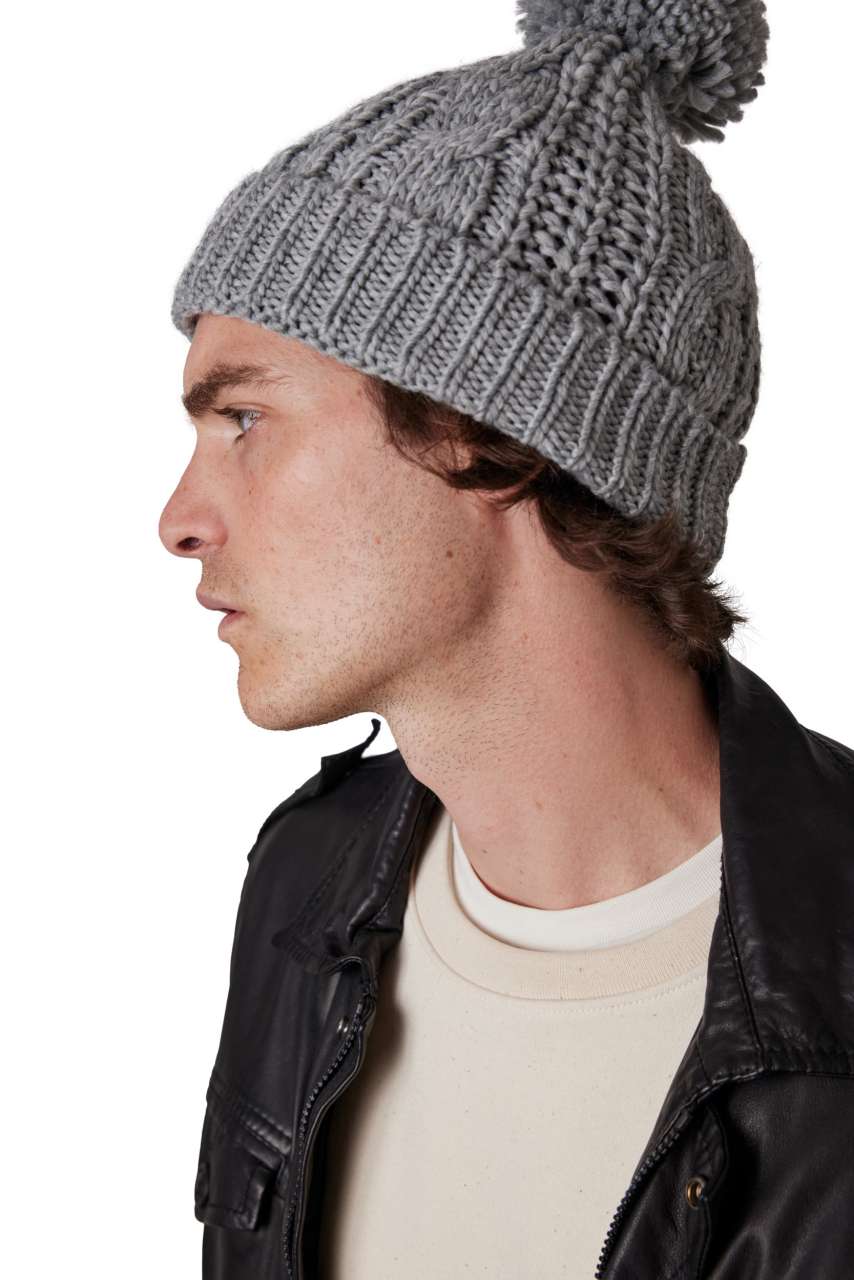 KNITTED BEANIE