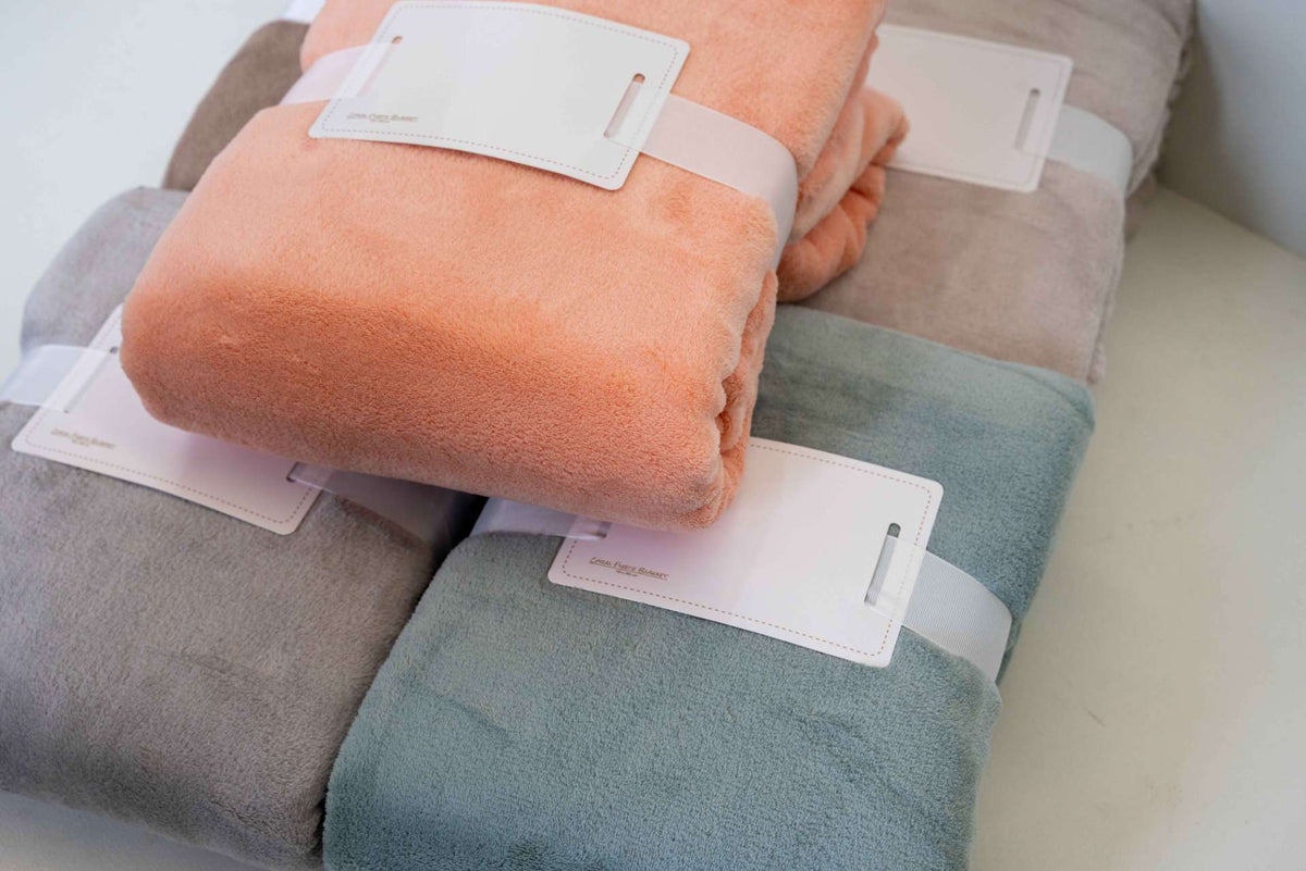 OLIMA CORAL FLEECE BLANKET