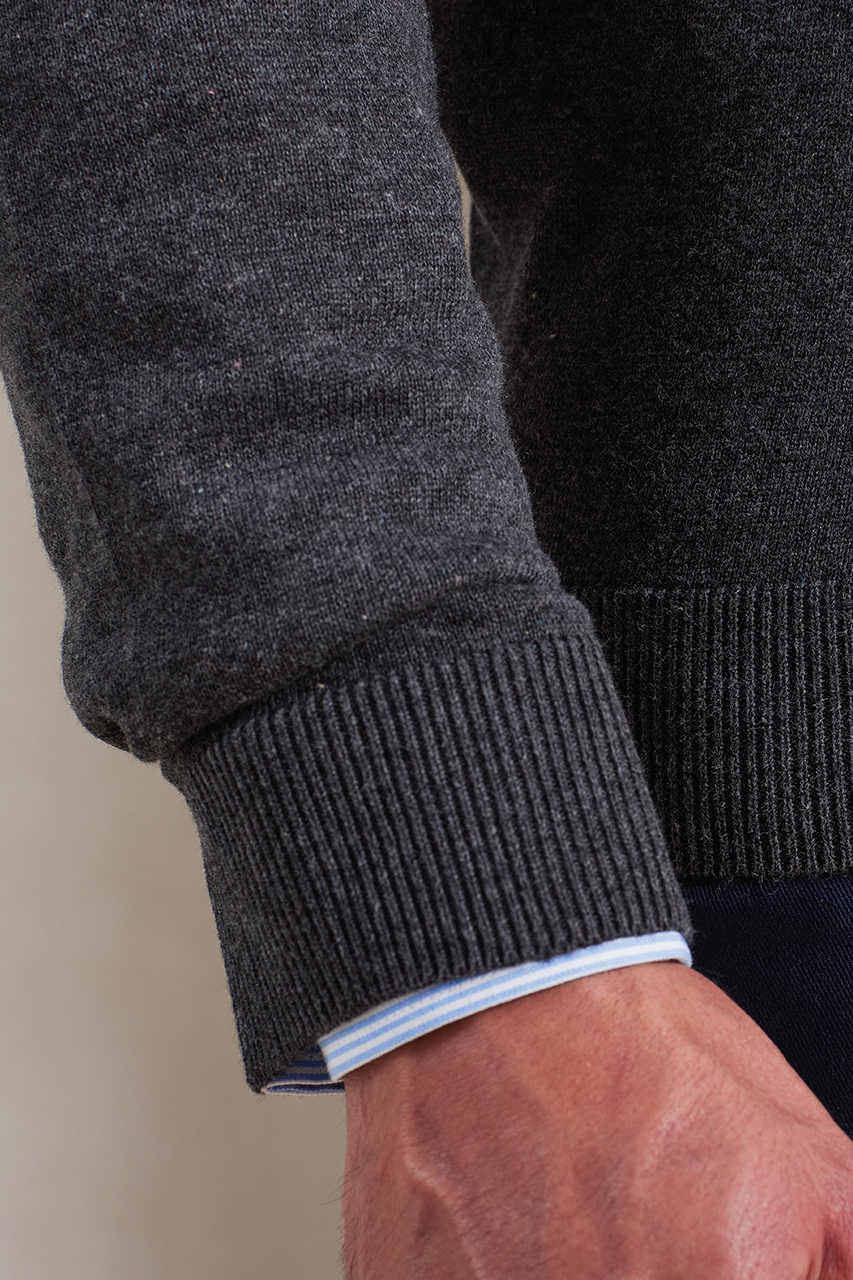 MEN'S KNITTED V-NECK SWEATER