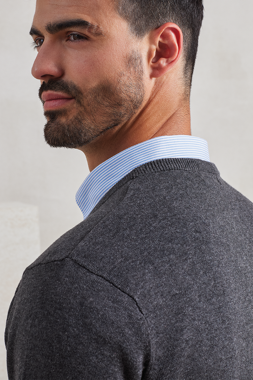 MEN'S KNITTED V-NECK SWEATER