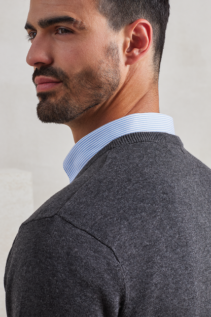 MEN'S KNITTED V-NECK SWEATER