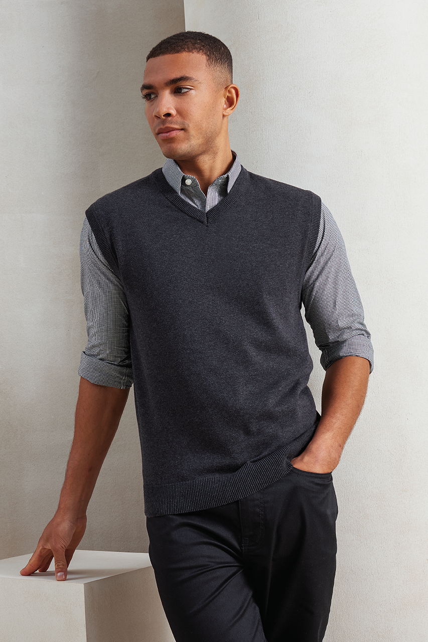 MEN'S V-NECK SLEEVELESS SWEATER